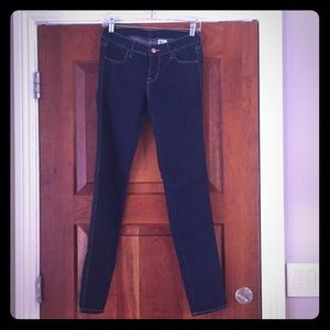 ❌ SOLD ❌ H&M Skinny Low Waist dark denim